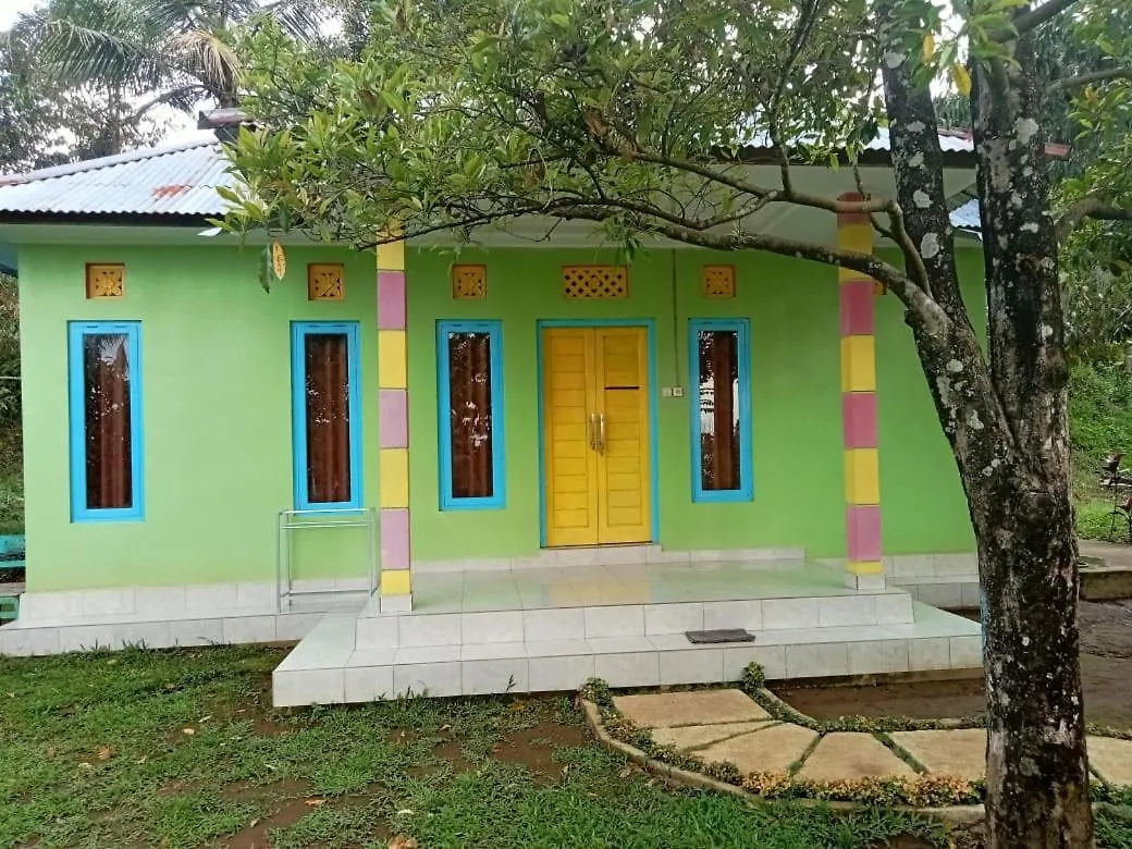 לינה וארוחת בוקר Singaraja Sekumpul Local House